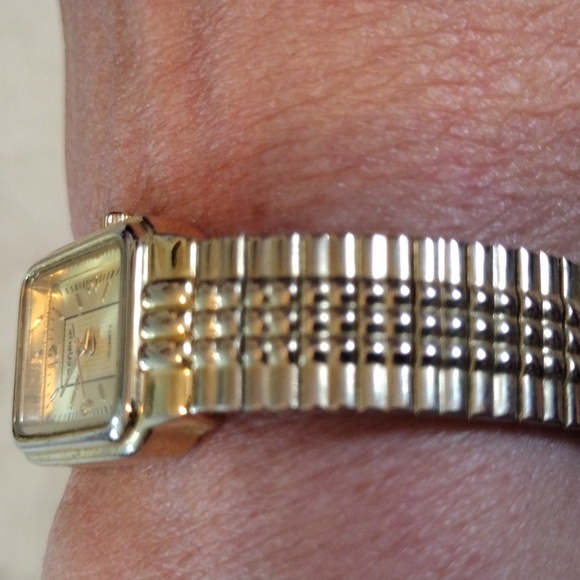 Benrus gold face stretch fit watch. - Picture 2 of 7